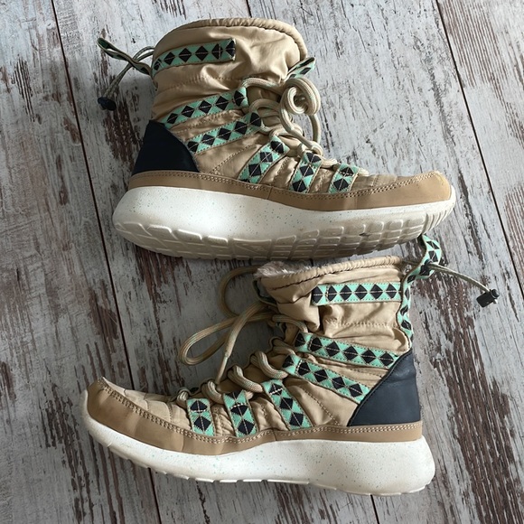 Nike Boys lace up athletic boots - Picture 2 of 9